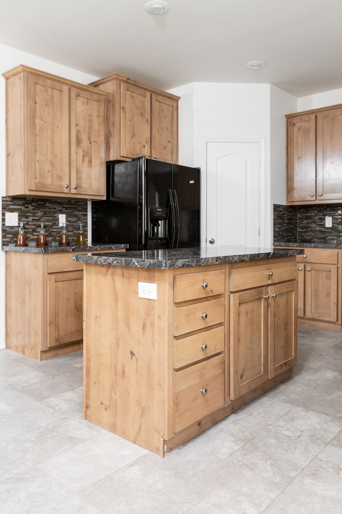The 2025 COLUMBIA RIVER Kitchen. This Manufactured Mobile Home features 4 bedrooms and 2 baths.