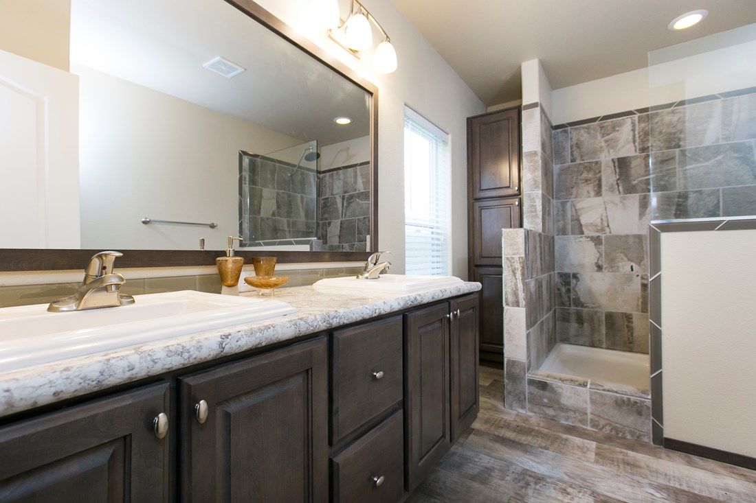 The 2023 COLUMBIA RIVER Master Bathroom. This Manufactured Mobile Home features 3 bedrooms and 2 baths.