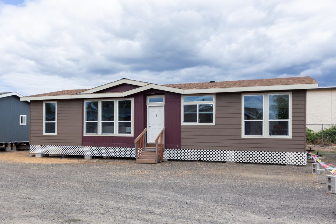 The 2848 MARLETTE SPECIAL Exterior. This Manufactured Mobile Home features 3 bedrooms and 2 baths.